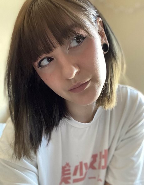 belle-fille onlyfans bien chaud image