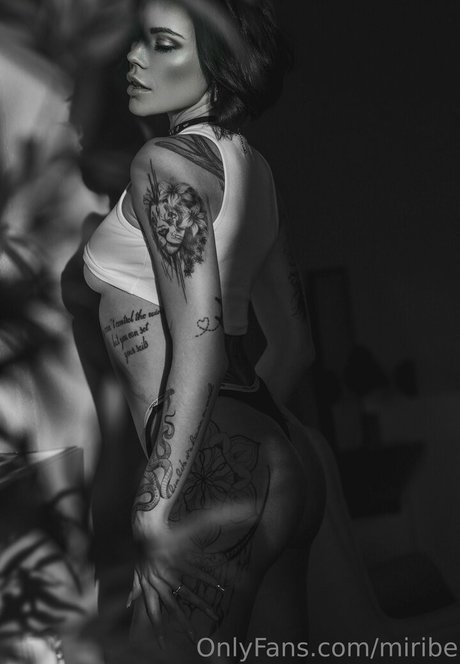 miribe modèle magnifique des photos