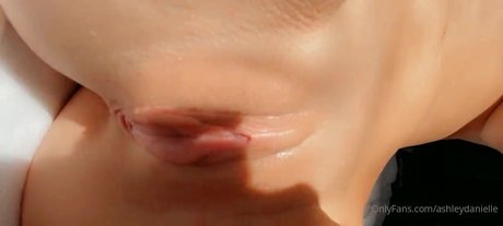 Ashleydanielle modèle sexy galeries