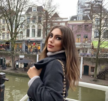 Ylenia Bevelacqua star du porno exclusive galerie