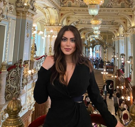 Ylenia Bevelacqua modèle chaud images