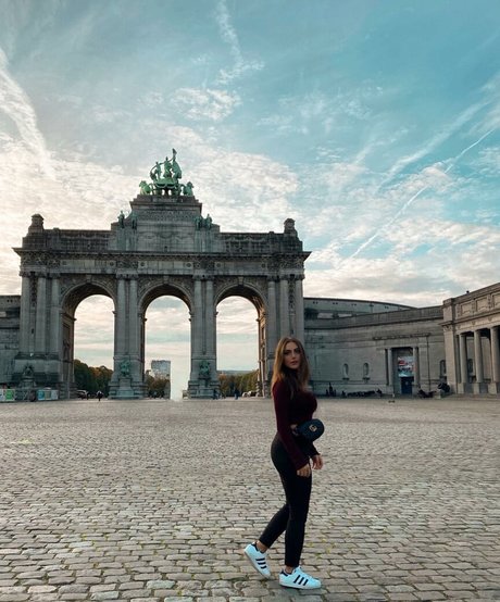 Ylenia Bevelacqua modèle gratuit galeries