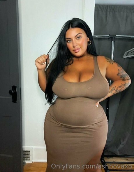 ashbovaxo modèle chaud image