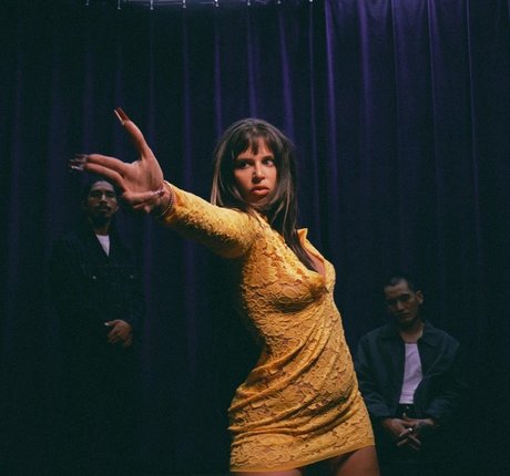 brune petite onlyfans xxx sexy image