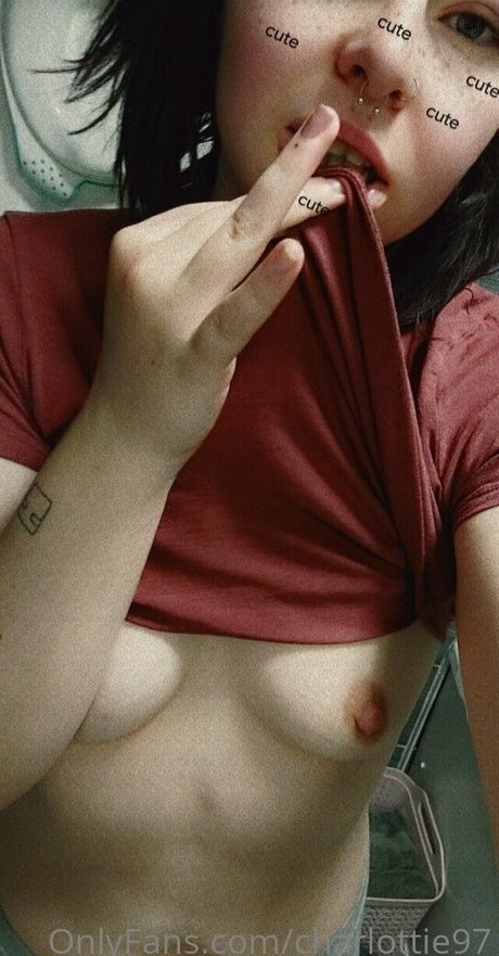 charlottie97 haut de star du porno image