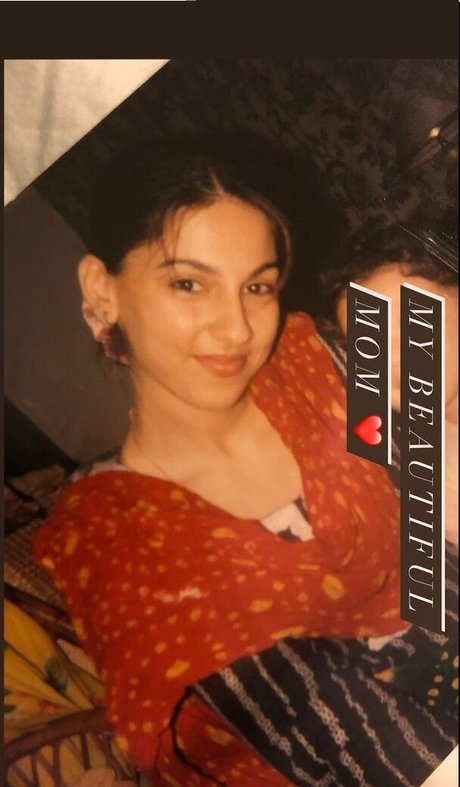 Hira Shayk modèle nu photos