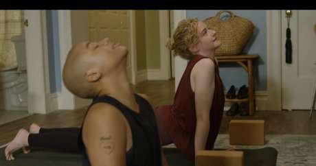 Julia Garner étoile xxx galeries