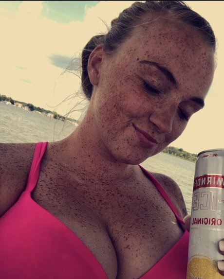 Raelyne Summeier modèle gratuit photo