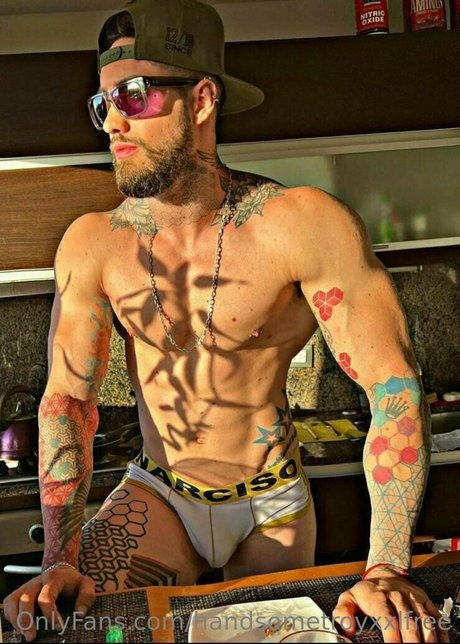 handsometroyxxlfree actrice de sexe image