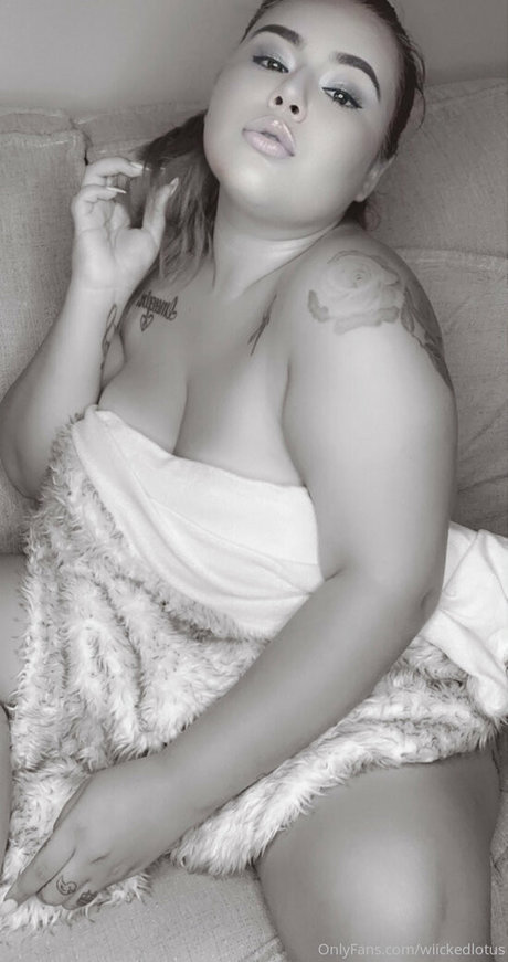 wiickedlotus mannequin image