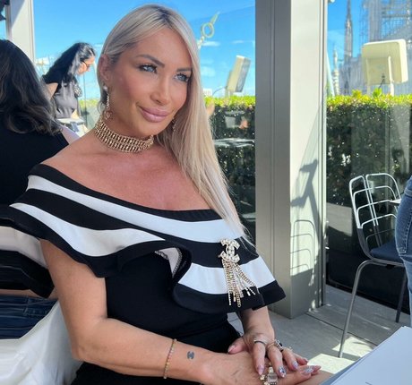 Mara Traversi modèle artistique des photos