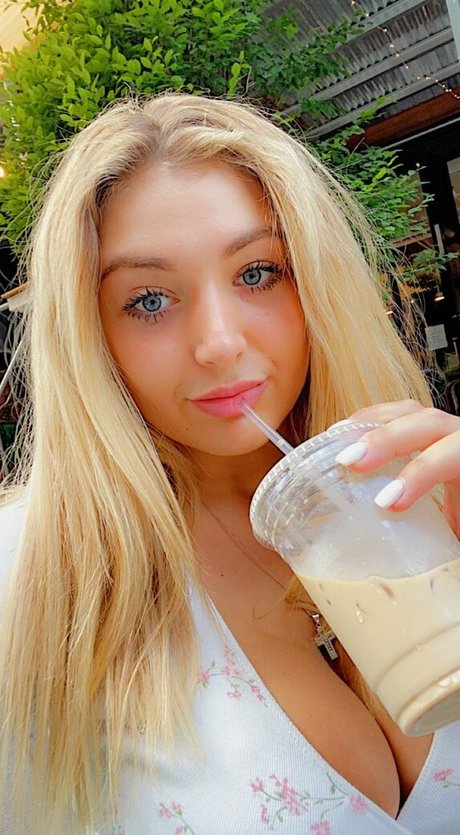 meakelena modèle parfait photo