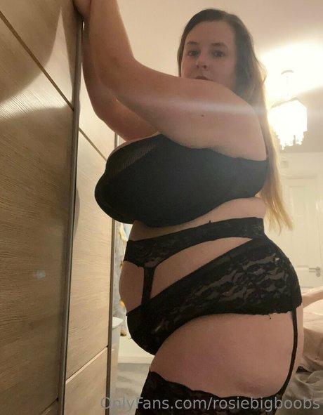 rosiebigboobs jolie star du porno des photos