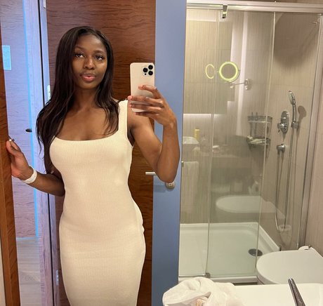 Khaddi Sagnia actrice de nus photo