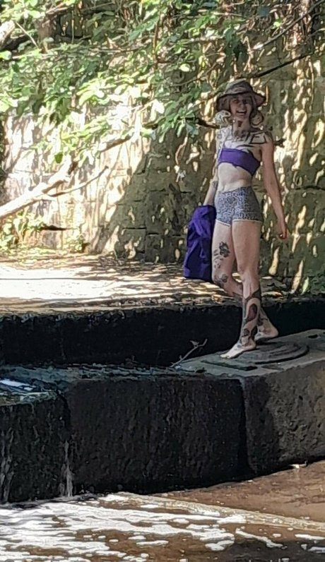 welcometothesewerfree art modèle collection