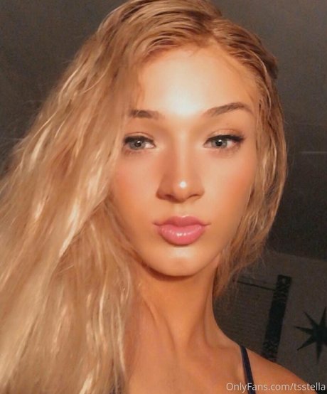 Stellasamore modèle magnifique des photos