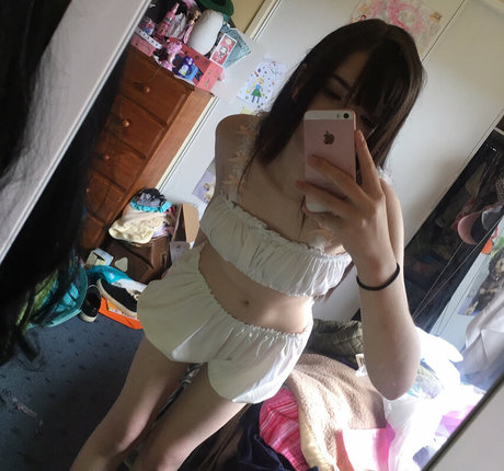 Tsuruko The Alien modèle pornographique des photos