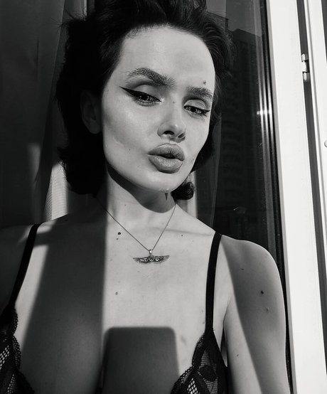 Taliyamilano modèle de haute qualité photos