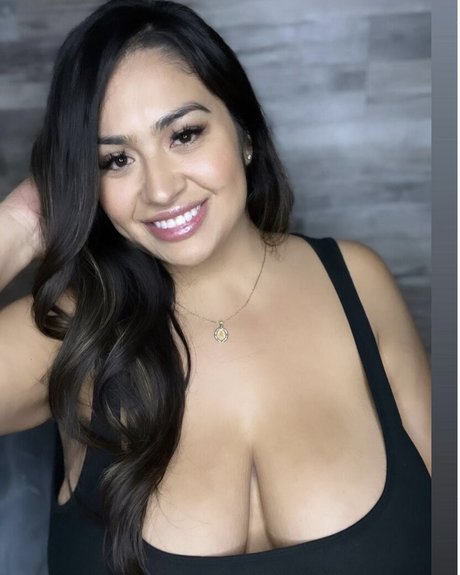 meliii 247 star érotique galeries