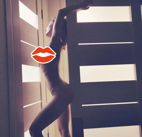 yanajuicy modèle parfait image