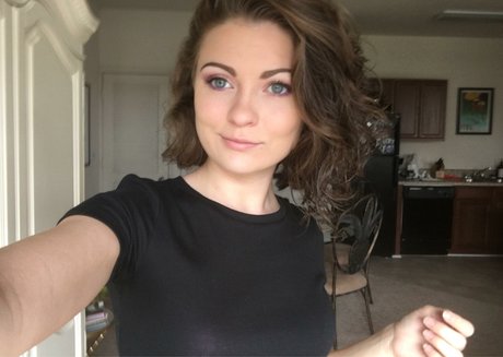 Savannah Small actrice chaude img