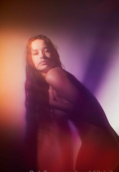 Maddii Sutton modèle pornographique archive