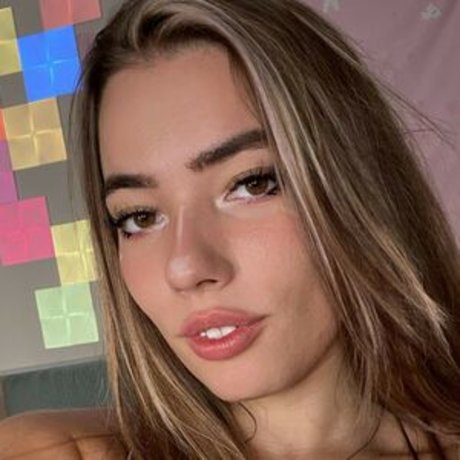 Serenewaifu modèle xxx photo