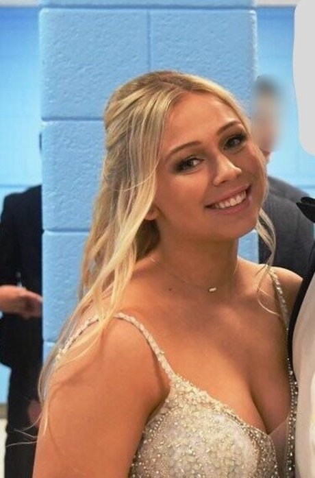 Alyssa K modèle hd galeries