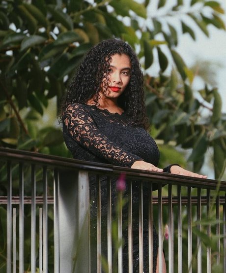 Karlamelito modèle adulte des photos