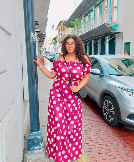 Karlamelito joli modèle des photos