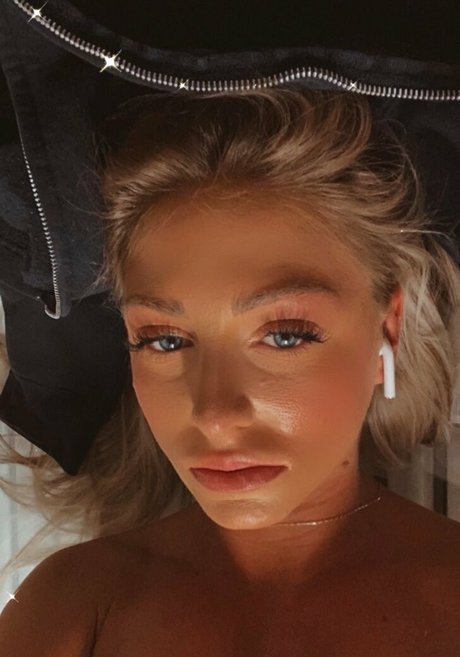 déshabillage onlyfans bien chaud photo