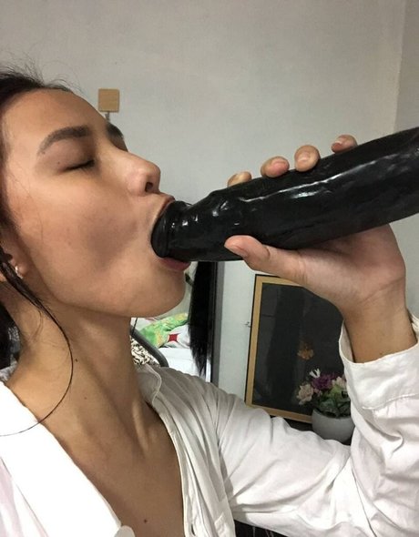 Riza Loren Carrillo actrice chaude image