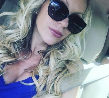 mzcourtneycummz star du porno chaud archive