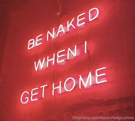 mzcourtneycummz étoile de l'art photos