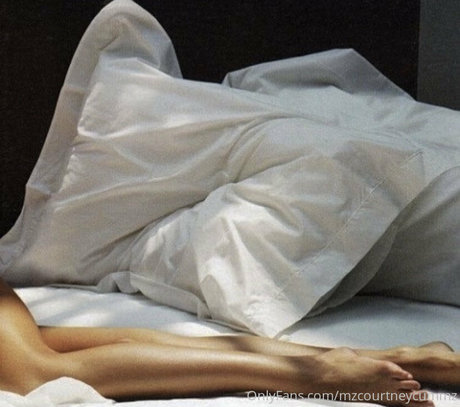 mzcourtneycummz haut étoile des photos