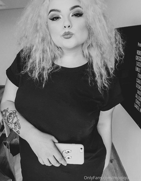 moniiquexxx modèle pornographique des photos