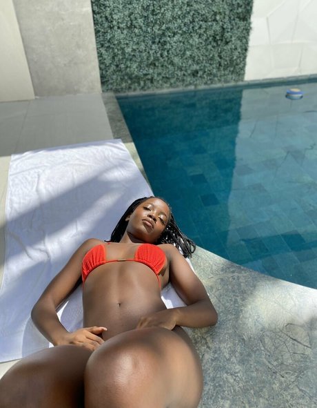 Clara Moneke actrice artistique img