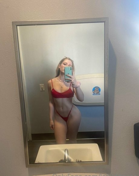 Lexi Kaizer modèle exclusif des photos