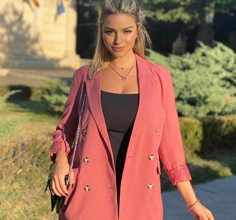 Andreea Ungur modèle sexy photos