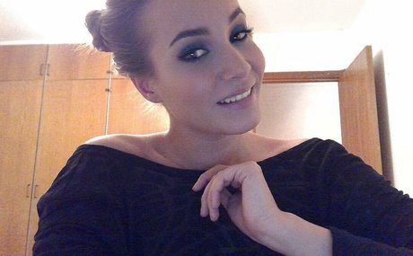 Katrina Maria star du porno gratuit photo