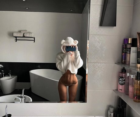 Kate Kirienko étoile érotique photos