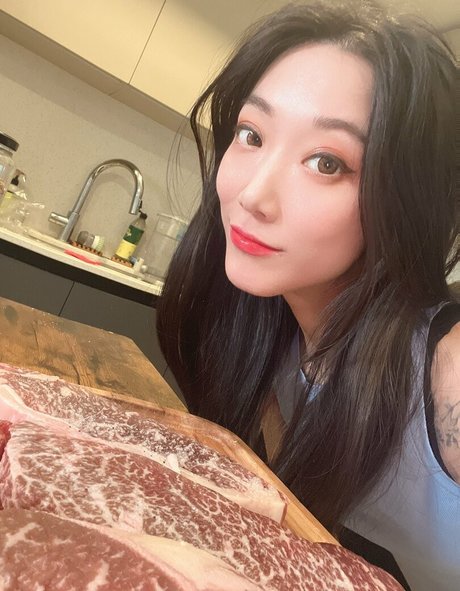 triciaisabirdy star exclusive photo