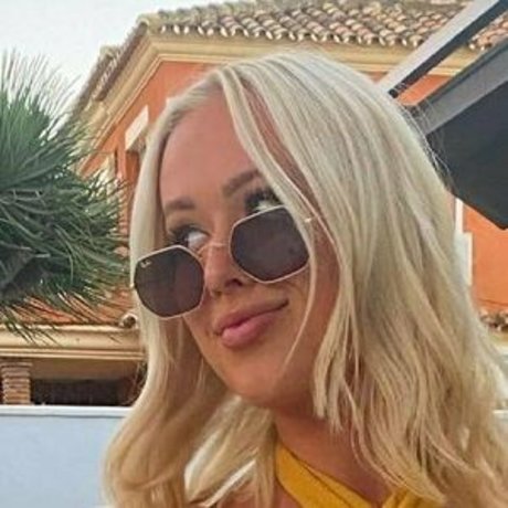 Stephaness modèle nu photos