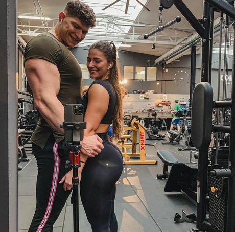 Leonie K modèle chaud img