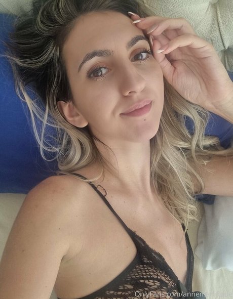 Annemanifique modèle gratuit img