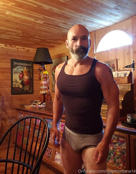 troymontana14 modèle parfait photo