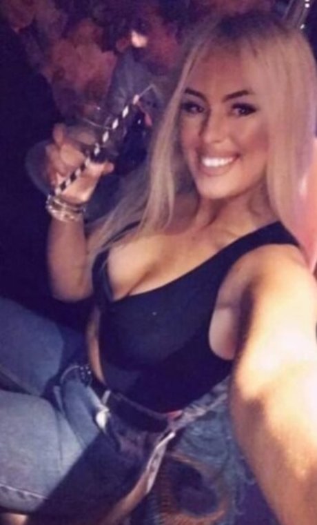 Louisa Moon modèle xxx photo