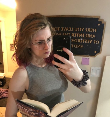 SuopOnTwitch modèle érotique photos