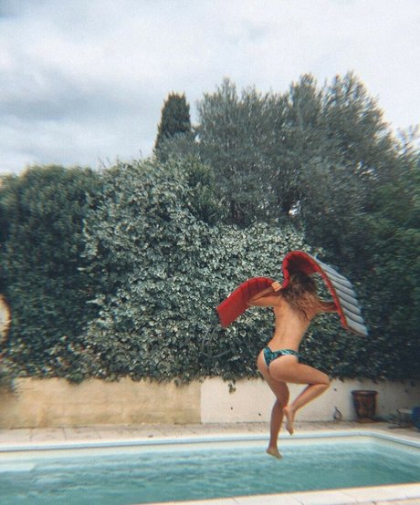 Poqssi modèle nu img