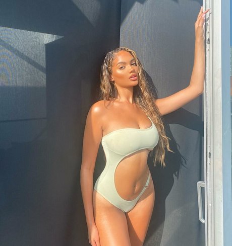 Carina Griff étoile nue image